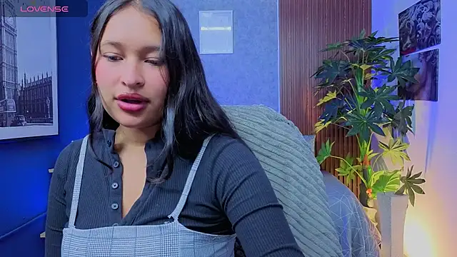 Snapshot of Milenka-5 chatting on May 2026 08:36:01 PM Milenka-5 online show from May 2026 08:36:01 PM