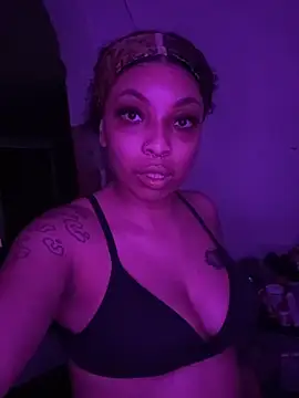 Snapshot of phatpussycat6967 chatting on April 2026 10:10:02 PM phatpussycat6967 online show from April 2026 10:10:02 PM