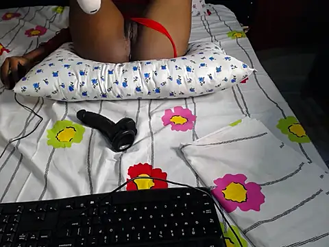 Snapshot of Molly1333 chatting on April 2026 08:09:02 PM Molly1333 online show from April 2026 08:09:02 PM