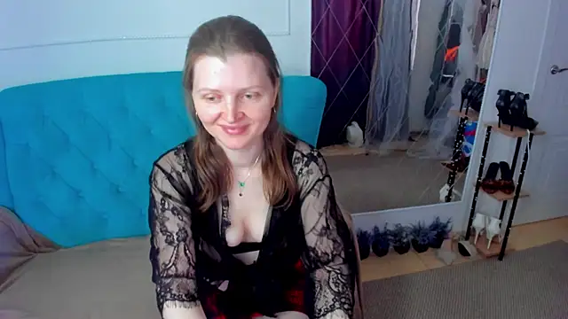 Liza  Evans online show from April 2026 02:15:01 AM