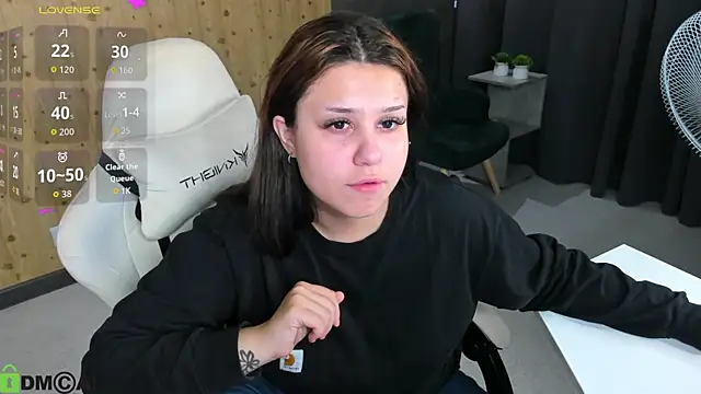 nicolewoss online show from June 2026 04:52:02 AM