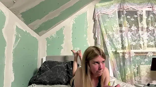 Snapshot of Skinny_girl_ chatting on May 2026 06:25:02 PM Skinny girl online show from May 2026 06:25:02 PM