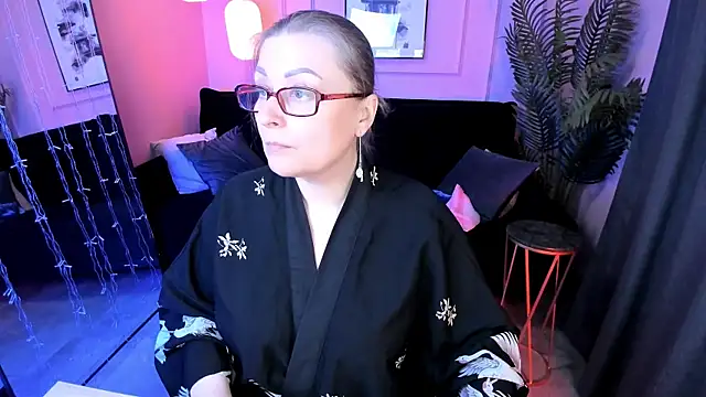 Alexandra Kind online show from April 2026 08:42:02 PM