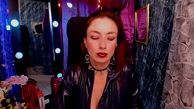 Snapshot of Queenscarlettsecret chatting on April 2026 07:55:02 PM Queenscarlettsecret online show from April 2026 07:55:02 PM