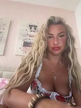 Snapshot of Naughtyhousewife_x chatting on July 2026 05:53:02 PM Naughtyhousewife x online show from July 2026 05:53:02 PM