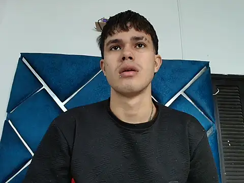 EdwinBoys online show from May 2026 01:19:01 PM