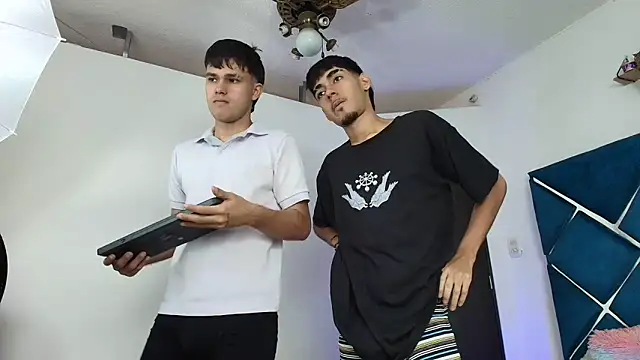 EdwinBoys online show from May 2026 01:06:01 PM