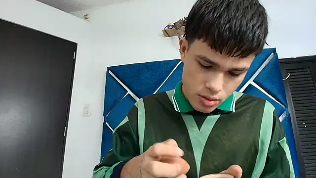 EdwinBoys online show from June 2026 01:43:01 PM
