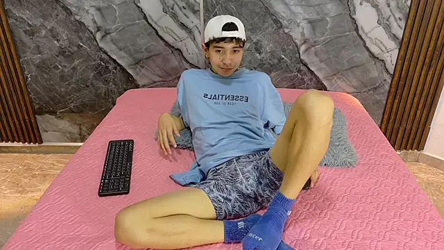 NoahWalker   online show from May 2026 11:06:01 AM