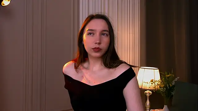 Snapshot of Suzaneey chatting on June 2026 07:18:01 PM Suzaneey online show from June 2026 07:18:01 PM