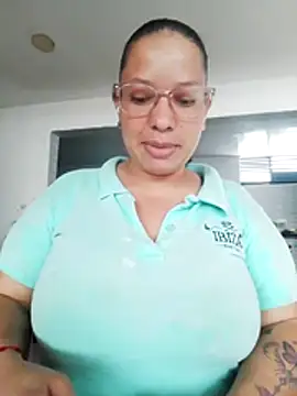 DivaCaliente1 online show from May 2026 10:04:02 PM