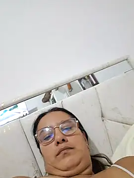 Snapshot of Samanta-42 chatting on July 2026 10:18:01 AM Samanta-42 online show from July 2026 10:18:01 AM
