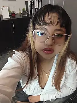 BelleVivianne online show from May 2026 12:56:01 PM