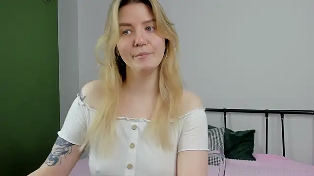 Snapshot of TonyaMeow chatting on June 2026 01:40:01 AM TonyaMeow online show from June 2026 01:40:01 AM