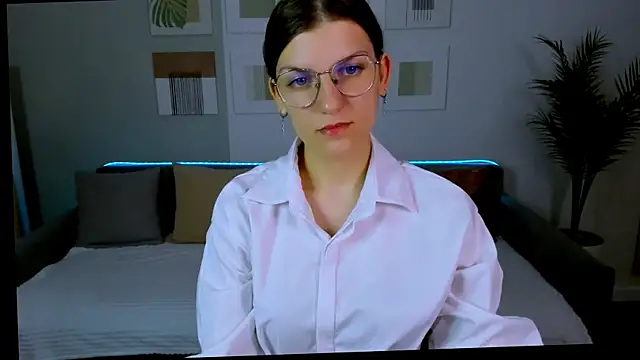 AnnaThorne online show from April 2026 04:30:02 AM