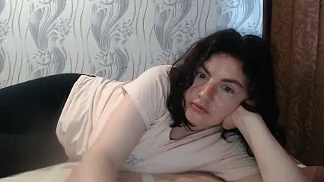 Snapshot of AlinaxJames chatting on June 2026 07:53:02 AM AlinaxJames online show from June 2026 07:53:02 AM