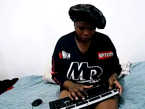 Snapshot of Sexydarkladyxx chatting on April 2026 08:17:01 AM Sexydarkladyxx online show from April 2026 08:17:01 AM