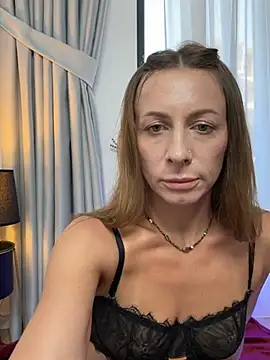 Mira Luna online show from June 2026 04:24:02 PM