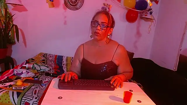 Snapshot of Sweet-Mommy-Milf chatting on June 2026 02:28:01 AM Sweet-Mommy-Milf online show from June 2026 02:28:01 AM