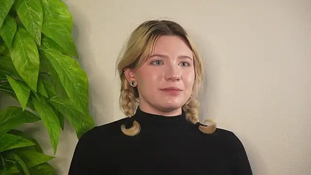 VennieLippe online show from April 2026 09:01:02 AM