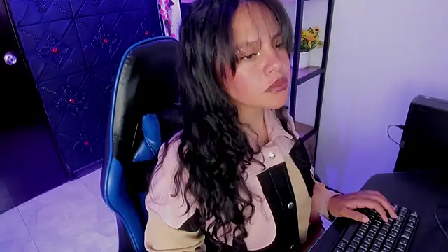 LilaVelvet online show from May 2026 08:36:01 PM