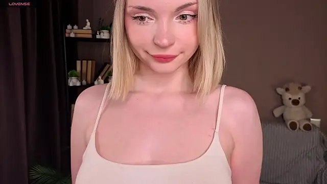 Snapshot of MaryHayward chatting on May 2026 12:27:01 AM MaryHayward online show from May 2026 12:27:01 AM