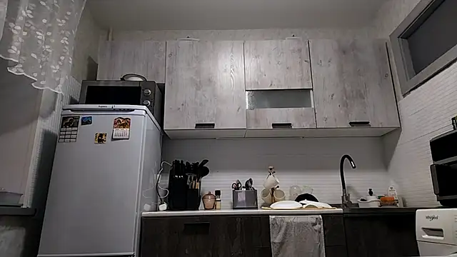 LatanyaDaivs online show from April 2026 07:07:02 PM