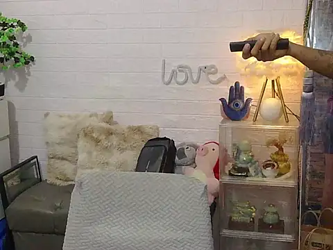 marlonmoreno01 online show from April 2026 04:22:02 PM