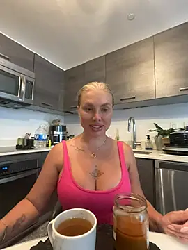 Snapshot of Karen_Luxe chatting on May 2026 07:53:02 PM Karen Luxe online show from May 2026 07:53:02 PM