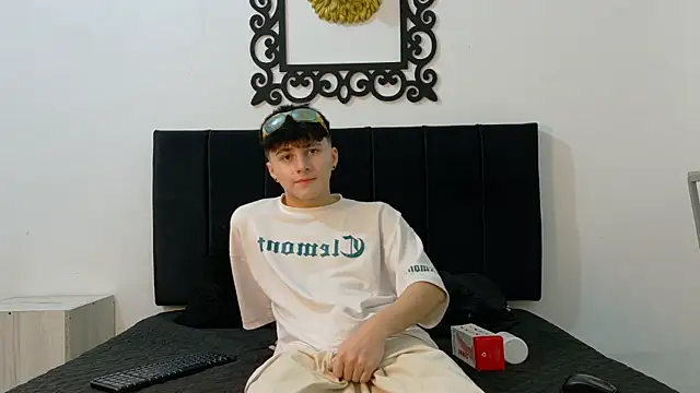 Snapshot of LunayDream chatting on June 2026 11:41:02 AM LunayDream online show from June 2026 11:41:02 AM