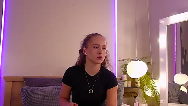 Snapshot of Emi_Sterling chatting on April 2026 11:01:01 AM Emi Sterling online show from April 2026 11:01:01 AM