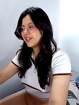 Snapshot of _Juno chatting on April 2026 01:20:01 PM Juno online show from April 2026 01:20:01 PM