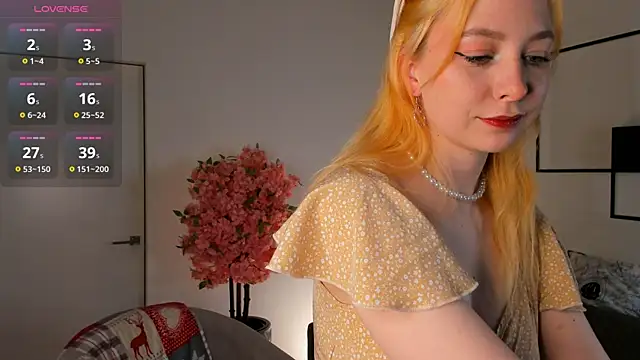 TwinkleFox online show from April 2026 02:20:01 AM