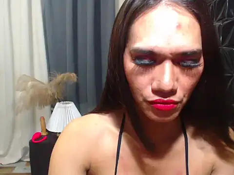 Snapshot of Queen_Haliyah chatting on May 2026 10:32:02 AM Queen Haliyah online show from May 2026 10:32:02 AM