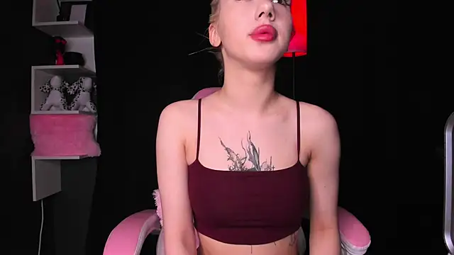 Lyra Viel online show from May 2026 04:12:01 PM