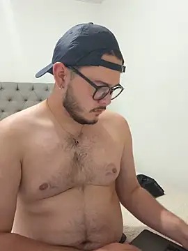 Snapshot of SubBoy_bear chatting on April 2026 02:36:02 AM SubBoy bear online show from April 2026 02:36:02 AM