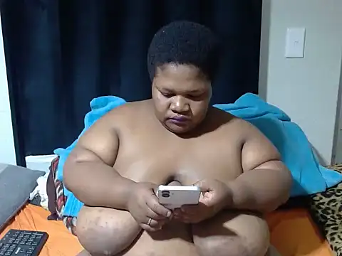 Snapshot of BBWMIDGET40 chatting on May 2026 04:47:02 PM BBWMIDGET40 online show from May 2026 04:47:02 PM