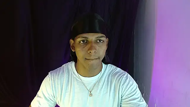 Snapshot of zoriel_bigcock chatting on May 2026 06:24:01 PM zoriel bigcock online show from May 2026 06:24:01 PM