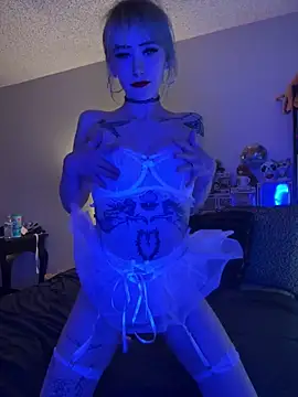 ambvlantMia online show from April 2026 10:33:01 PM