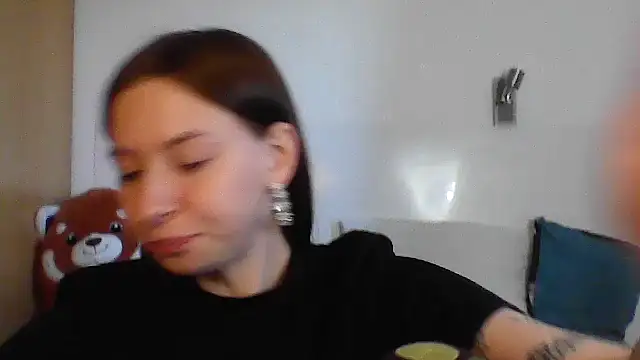 Snapshot of JuicyErika chatting on April 2026 06:14:02 PM JuicyErika online show from April 2026 06:14:02 PM