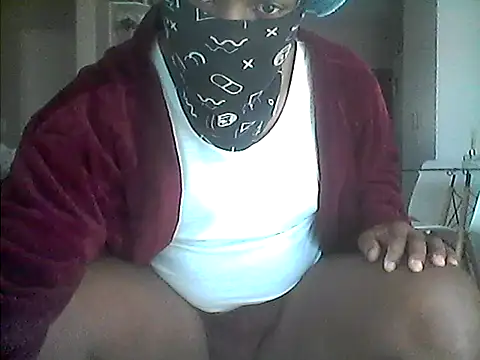 Snapshot of LunjeSA chatting on May 2026 09:28:01 AM LunjeSA online show from May 2026 09:28:01 AM