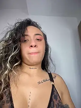 Snapshot of SinSirenXXX chatting on May 2026 01:27:02 PM SinSirenXXX online show from May 2026 01:27:02 PM