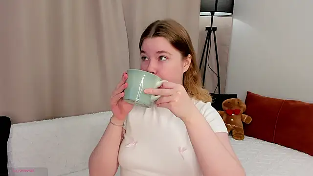 Snapshot of MERRIEMS chatting on May 2026 01:11:01 AM MERRIEMS online show from May 2026 01:11:01 AM