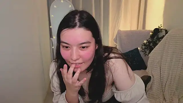MomoRins online show from May 2026 10:04:02 PM