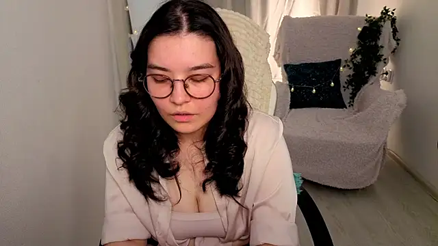 MomoRins online show from June 2026 10:05:02 PM