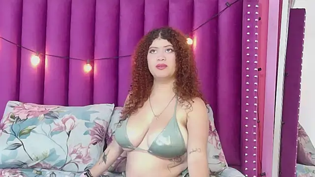 Snapshot of HoneyHipss chatting on May 2026 12:43:01 PM HoneyHipss online show from May 2026 12:43:01 PM
