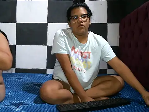 Snapshot of Valery-Khloe chatting on July 2026 02:02:02 AM Valery-Khloe online show from July 2026 02:02:02 AM