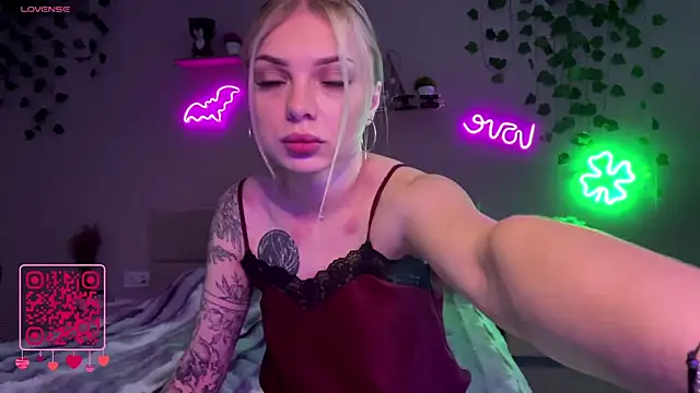 Snapshot of CandyRass chatting on June 2026 08:18:02 AM CandyRass online show from June 2026 08:18:02 AM