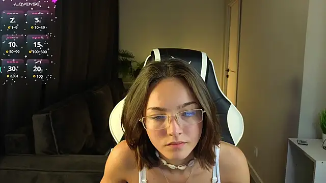 Snapshot of Leslie_Scott chatting on July 2026 01:01:01 AM Leslie Scott online show from July 2026 01:01:01 AM