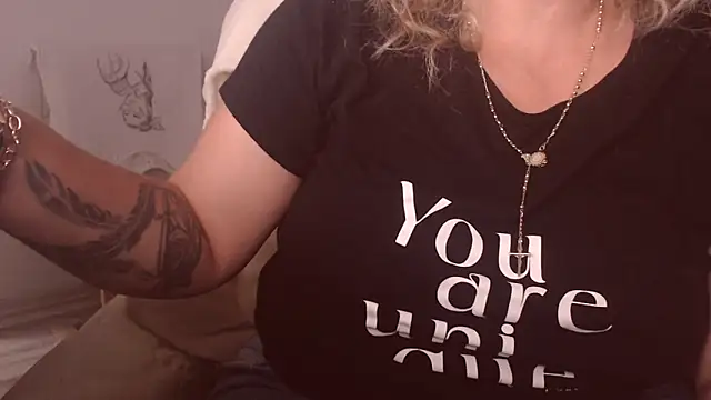 Divineblond online show from September 2025 02:41:02 PM